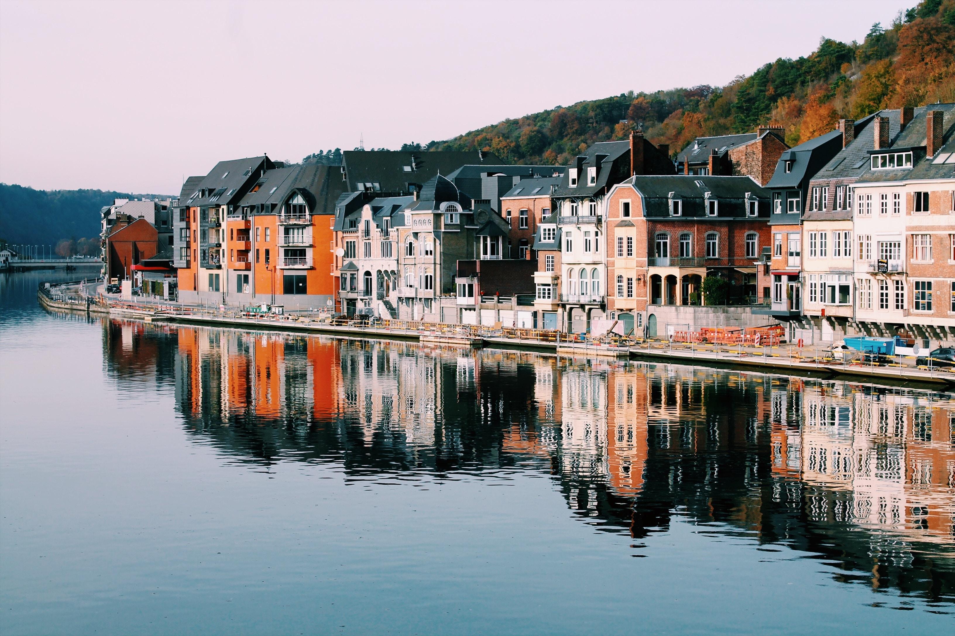 5 Ways to Explore Europe - background banner